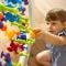 Set de constructie cu 22 de piese cu ventuze, Fat Brain Toys, Squigz Starter