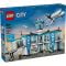 LEGO® City - Aeroport cu avion (60502)