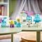 LEGO® DUPLO - Cutie creativa cu Elsa si Olaf din Regatul de gheata (10462)