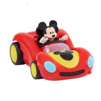 886144387579 Figurina Mickey Mouse cu masina de curse, 38757