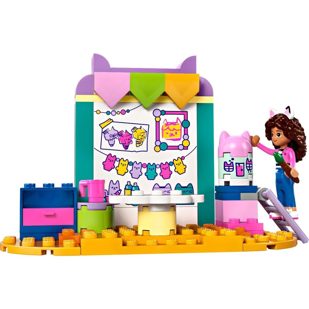 LEGO® Gabbys Dollhouse - Creatii mestesugite cu Bebe Cutiuta (10795)