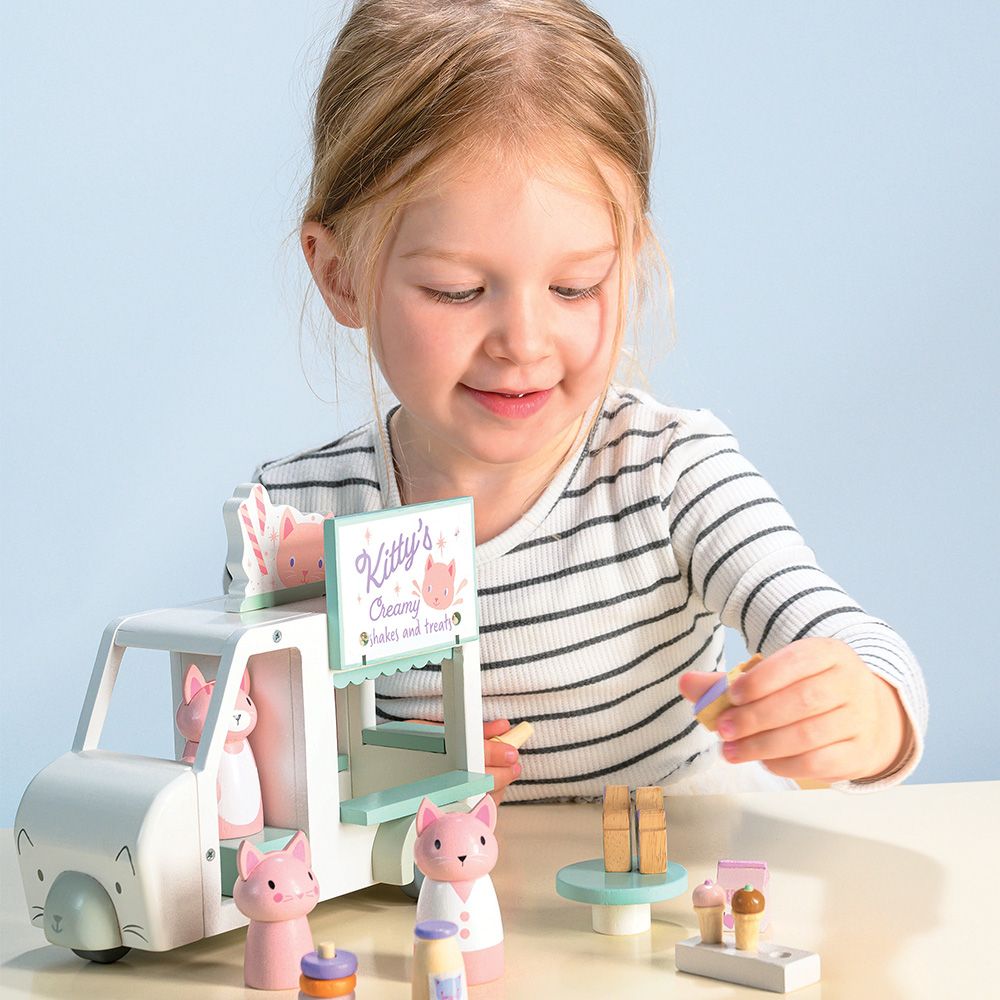 Furgoneta cu milkshake-uri a lui Kitty, din lemn premium, Tender Leaf Toys
