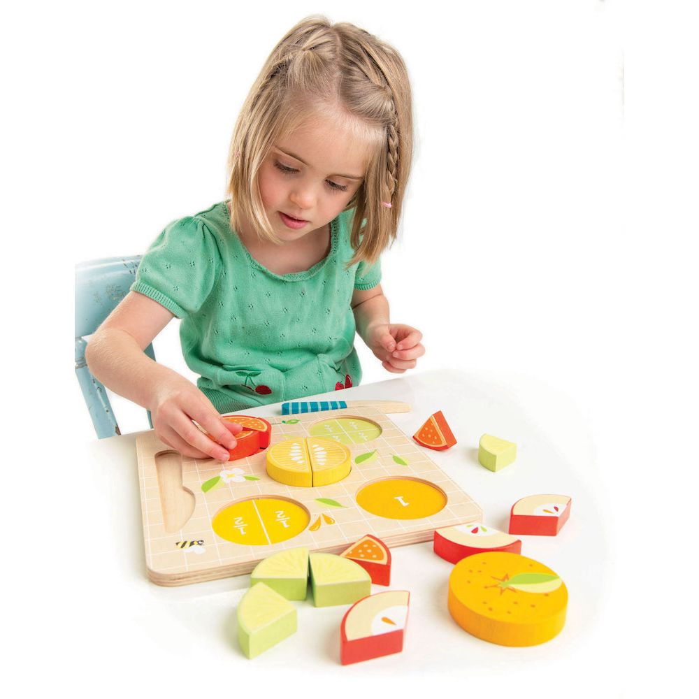 Puzzle educativ din lemn, Tender Leaf Toys, Fractionarea fructelor