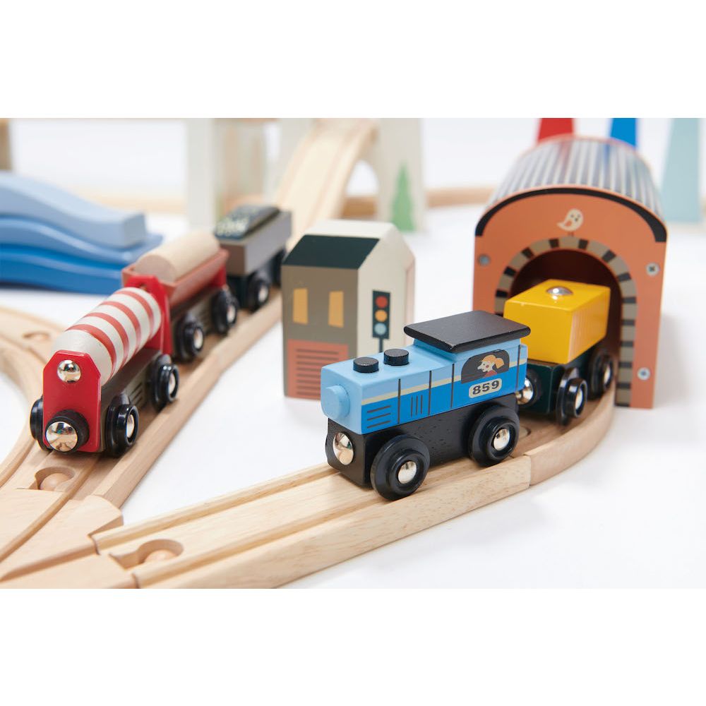 Set de tren cu vedere la munte, Tender Leaf Toys, din lemn premium
