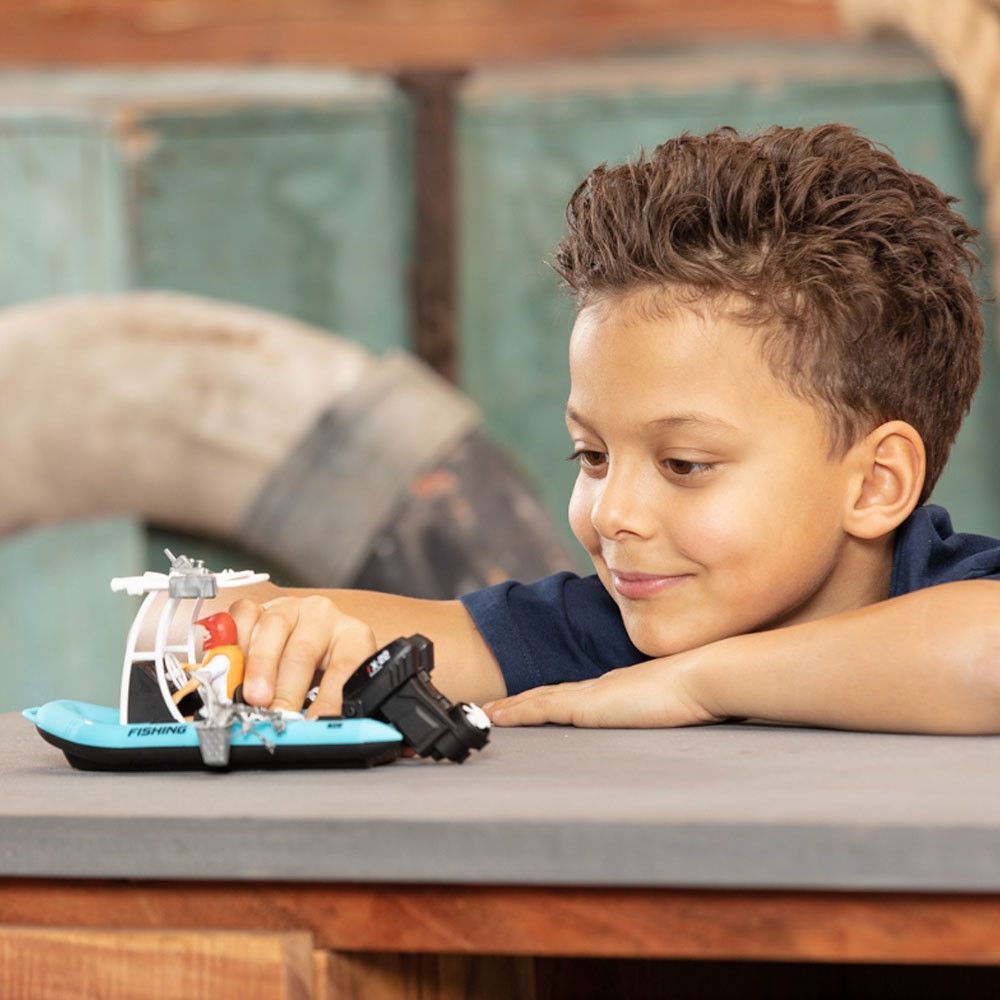 Set de joca cu Barca de pescuit si Figurina cu accesorii Dickie Toys Playlife