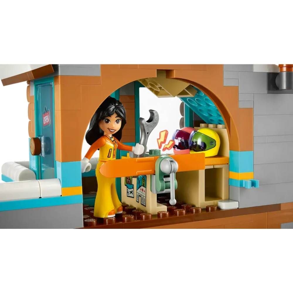 LEGO® Friends - Partie de schi si cafenea (41756)