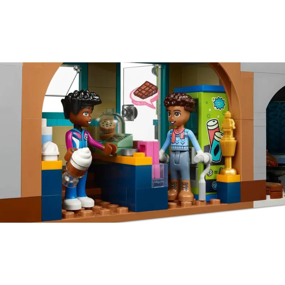 LEGO® Friends - Partie de schi si cafenea (41756)