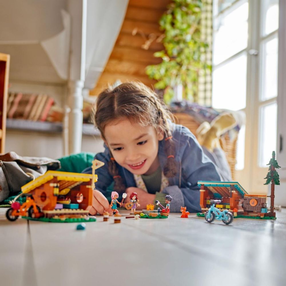 LEGO® Friends - Cabane confortabile in tabara de aventuri (42624)