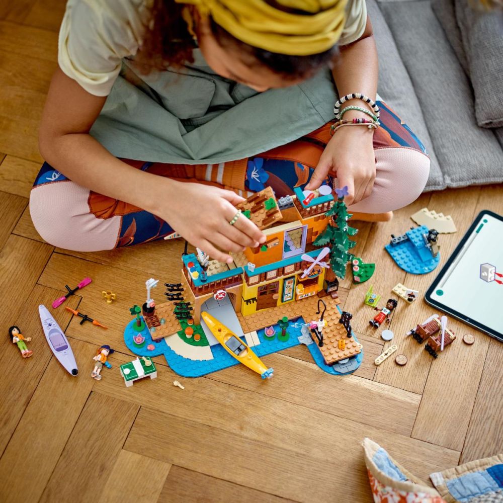 LEGO® Friends - Sporturi nautice in tabara de aventuri (42626)
