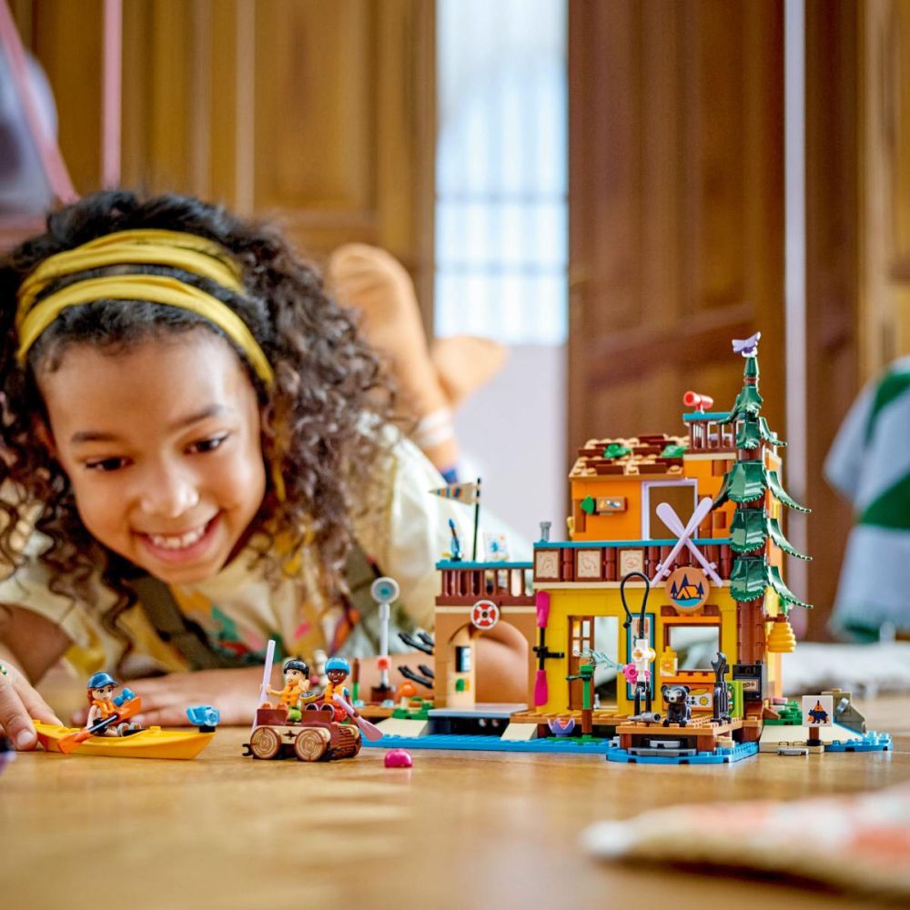 LEGO® Friends - Sporturi nautice in tabara de aventuri (42626)