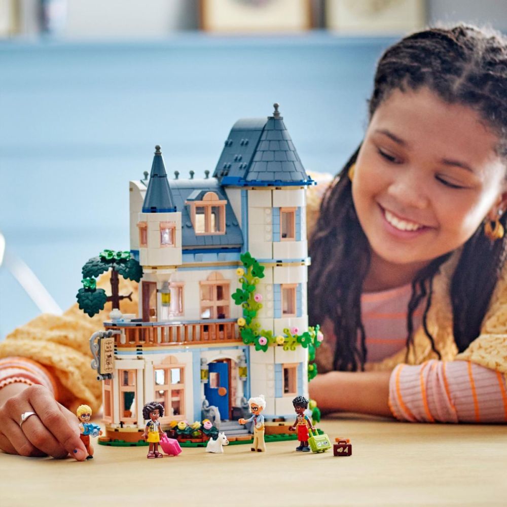 LEGO® Friends - Castelul-pensiune (42638)