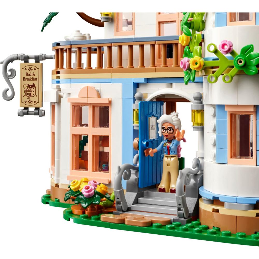 LEGO® Friends - Castelul-pensiune (42638)