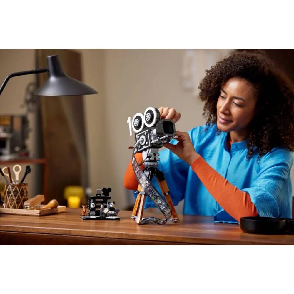 LEGO® Disney - Camera de filmat – Omagiu pentru Walt Disney (43230)