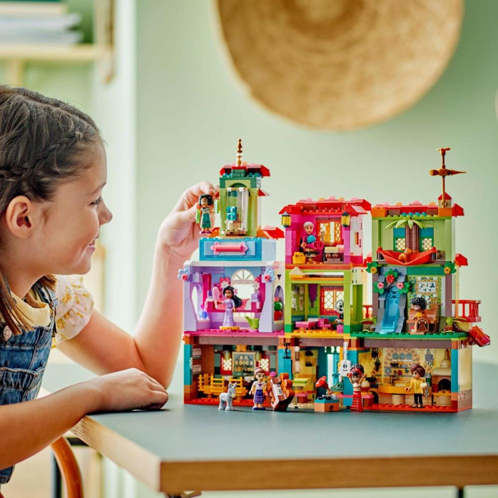LEGO® Disney - Casa magica a familiei Madrigal (43245)