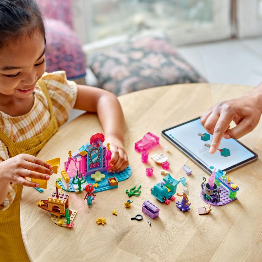 LEGO® Disney Princess - Pestera de cristal a lui Ariel (43254)