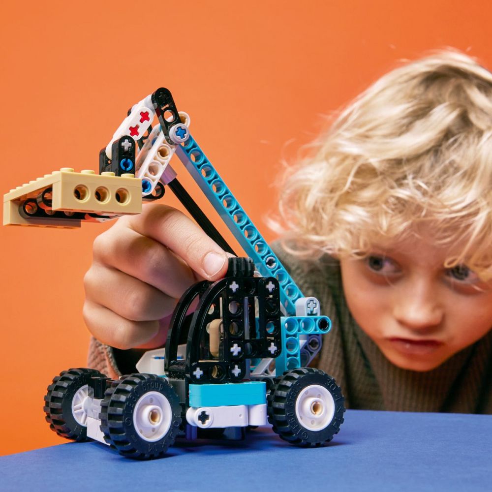 LEGO® Technic - Manipulator cu brat telescopic (42133)