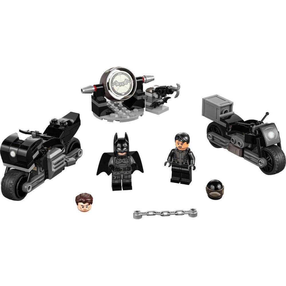 LEGO® Super Heroes - Urmarirea cu motocicleta Batman Si Selina Kyle (76179)