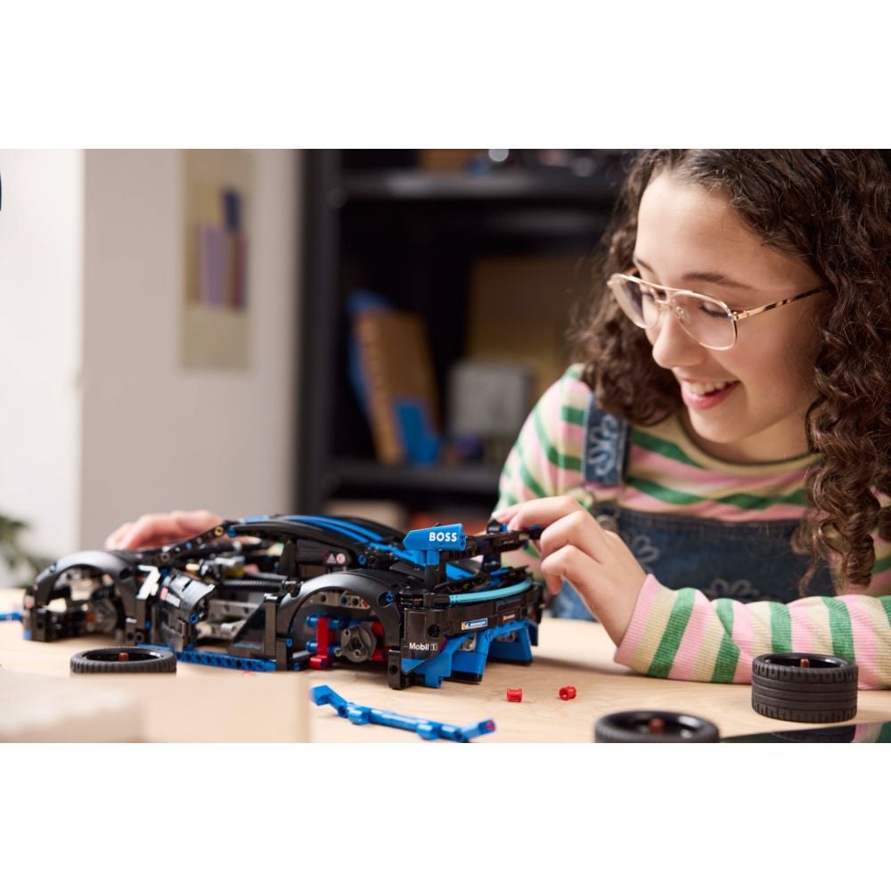 LEGO® Technic - Masina de curse Porsche GT4 E-Performance (42176)