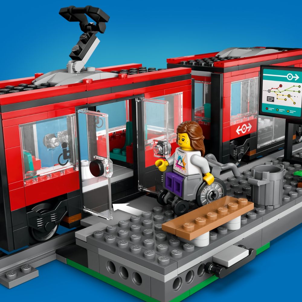 LEGO® City - Statie si tramvai in centrul orasului (60423)