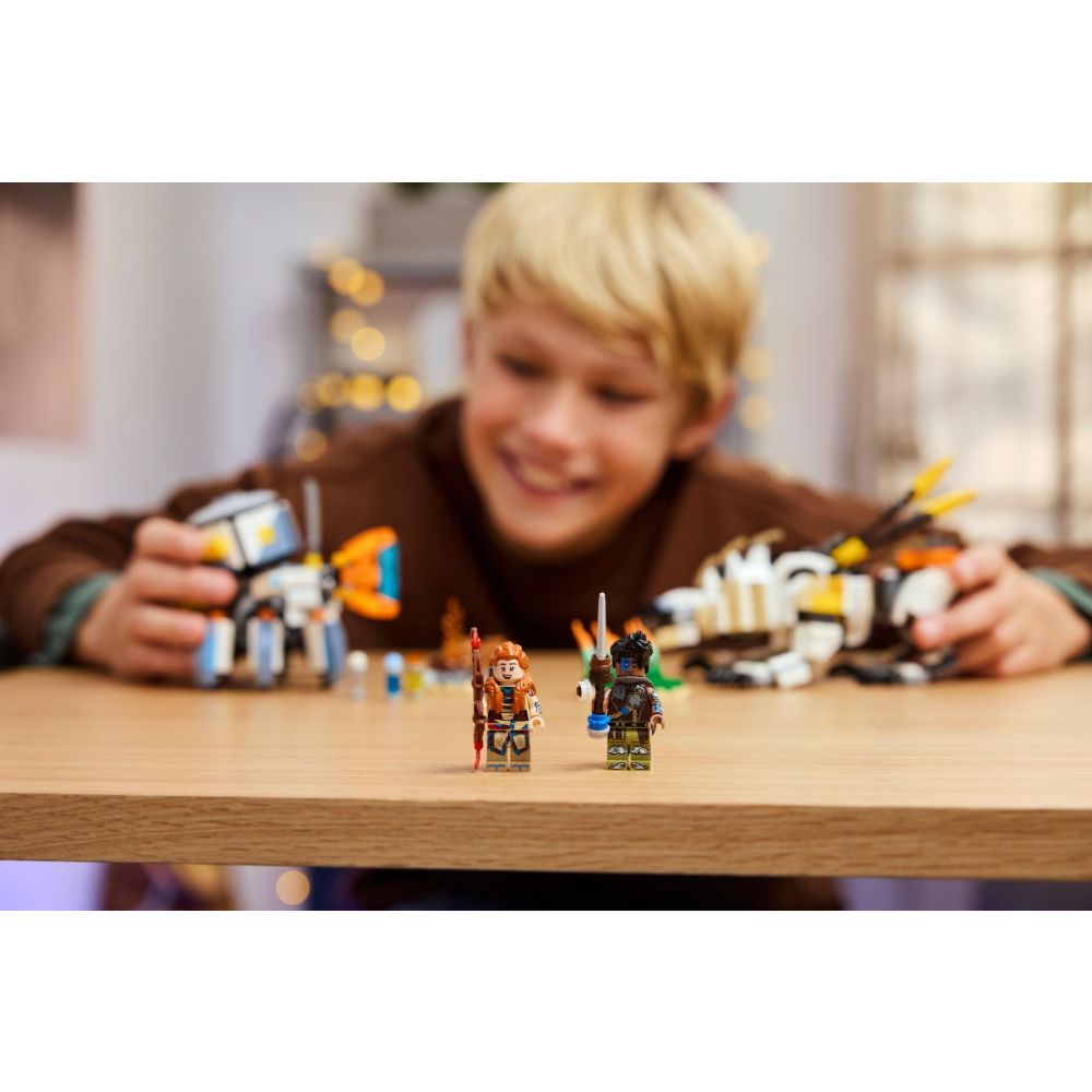 LEGO® Horizon - Aloy si Varl vs. Shell-Walker si Sawtooth (77037)