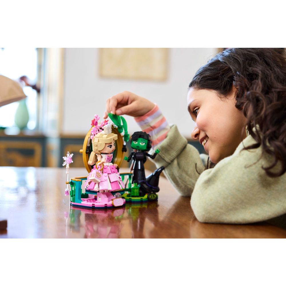 LEGO® Wicked - Figurinele Elphaba si Glinda (75682)