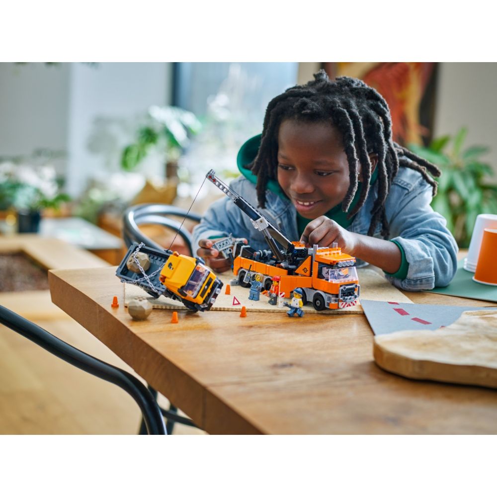 LEGO® City - Camion de remorcare si recuperare cu macara (60467)