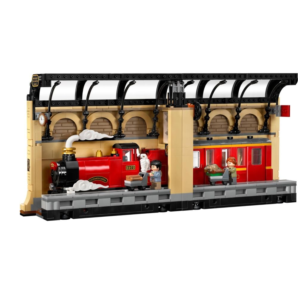 LEGO® Harry Potter - Coltul cu carti: Expresul Hogwarts (76450)