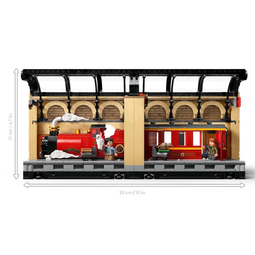 LEGO® Harry Potter - Coltul cu carti: Expresul Hogwarts (76450)