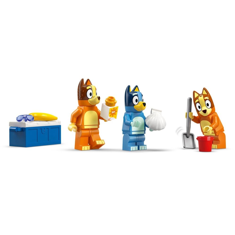 LEGO® Bluey - Calatoria familiei lui Blue cu masina la plaja (11202)