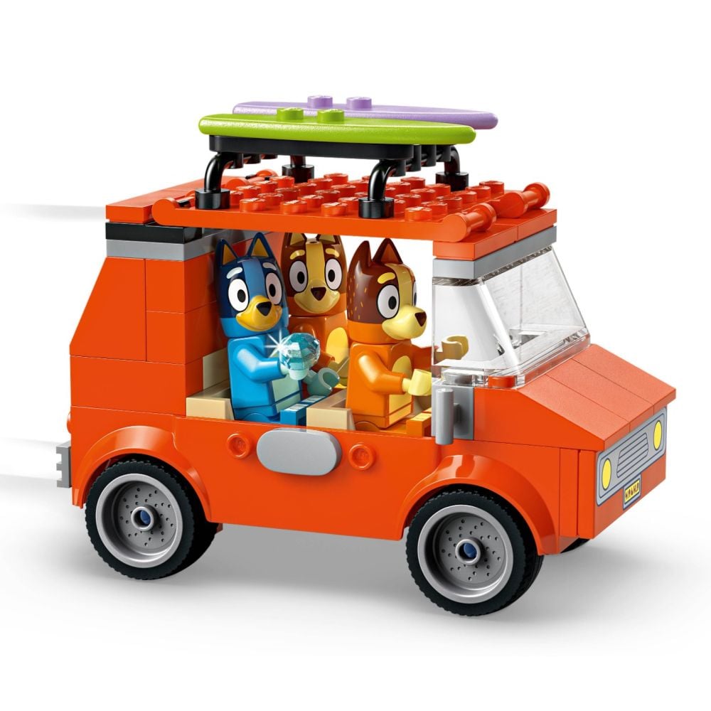 LEGO® Bluey - Calatoria familiei lui Blue cu masina la plaja (11202)