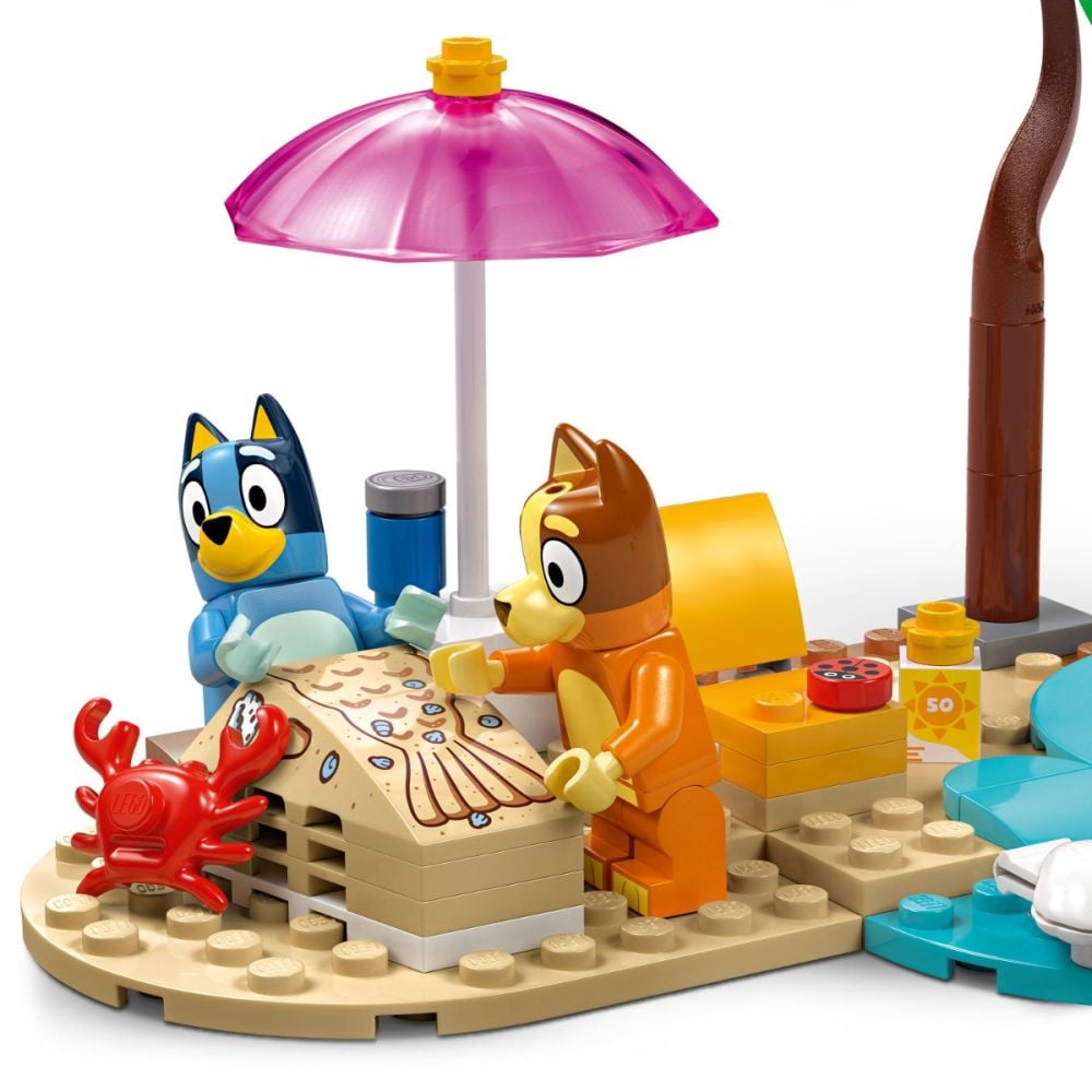 LEGO® Bluey - Calatoria familiei lui Blue cu masina la plaja (11202)