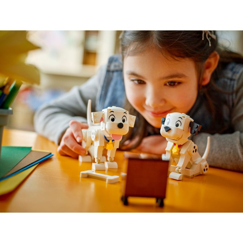 LEGO® Disney Classics - Catelusii Lucky si Penny din 101 Dalmatieni (43271)