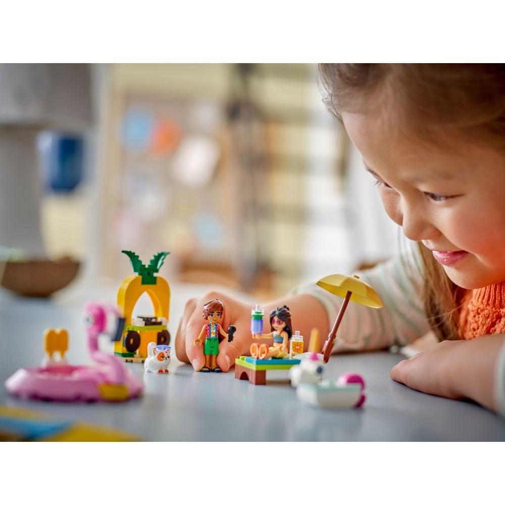 LEGO® Friends - Petrecere la piscina cu unicornul si flamingo (42658)