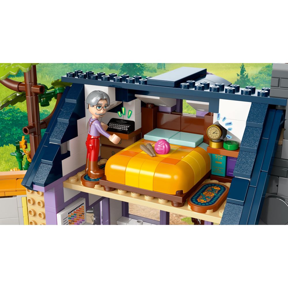 LEGO® Friends - Casa apicultorilor si gradina cu flori (42669)