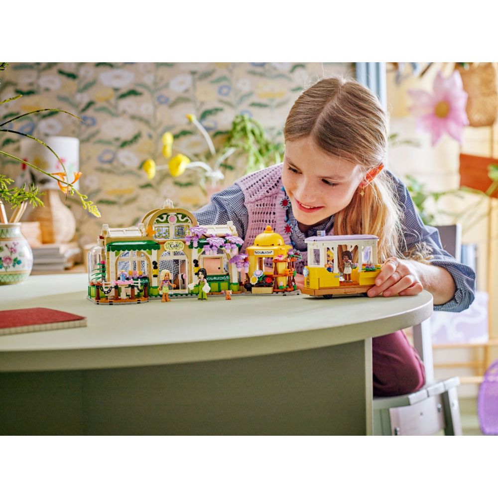 LEGO® Friends - Cafenea cu multe plante si florarie (42671)