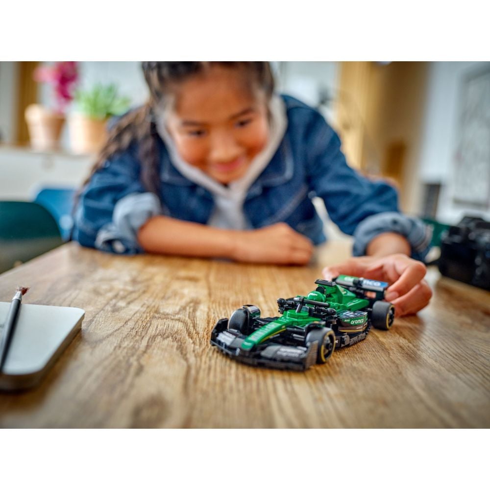 LEGO® Speed Champions - Masina de curse Aston Martin Aramco F1® AMR24 (77245)
