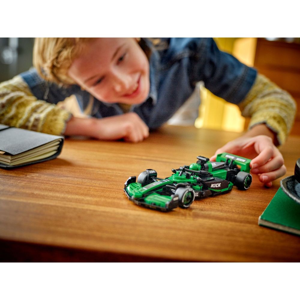 LEGO® Speed Champions - Masina de curse KICK Sauber F1® Team C44 (77247)