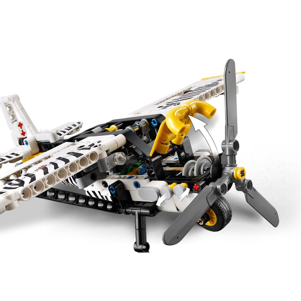 LEGO® Technic - Avion pentru zone greu accesibile (42198)