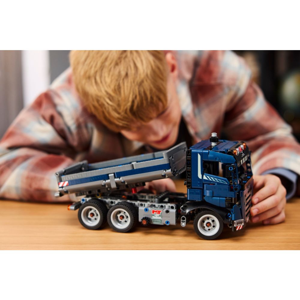 LEGO® Technic - Camion cu bena basculanta (42203)