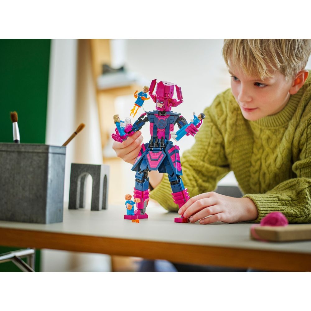 LEGO® Super Heroes - Figurina de constructie Cei patru fantastici vs. Galactus (76316)
