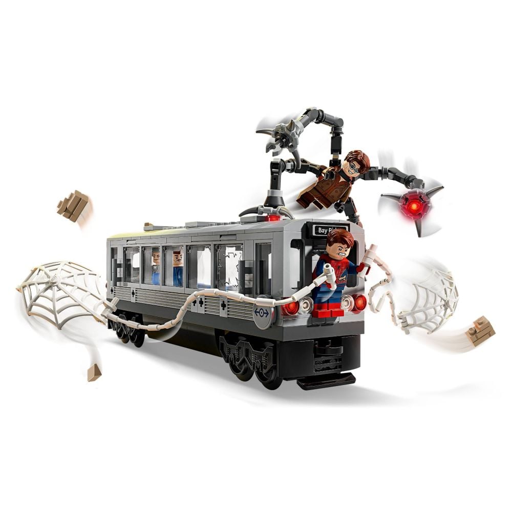 LEGO® Super Heroes - Lupta de pe acoperisul trenului dintre Omul-Paianjen si Doc Ock (76321)
