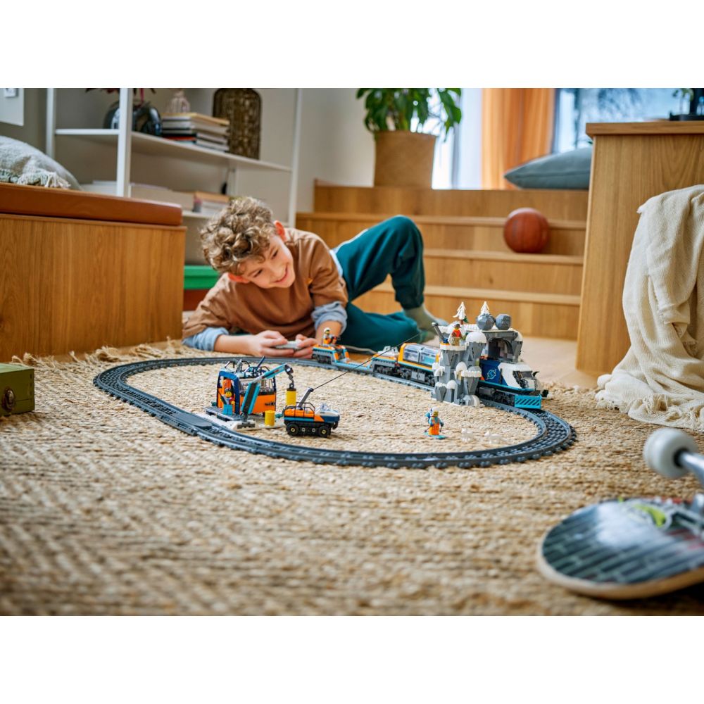 LEGO® City - Trenul expres al exploratorilor spre Polul Arctic