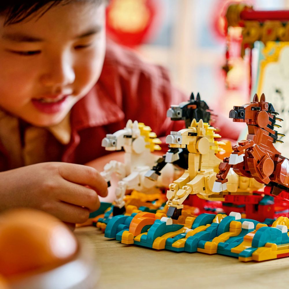 LEGO® Festival - Pictura cu cai in galop (80119)