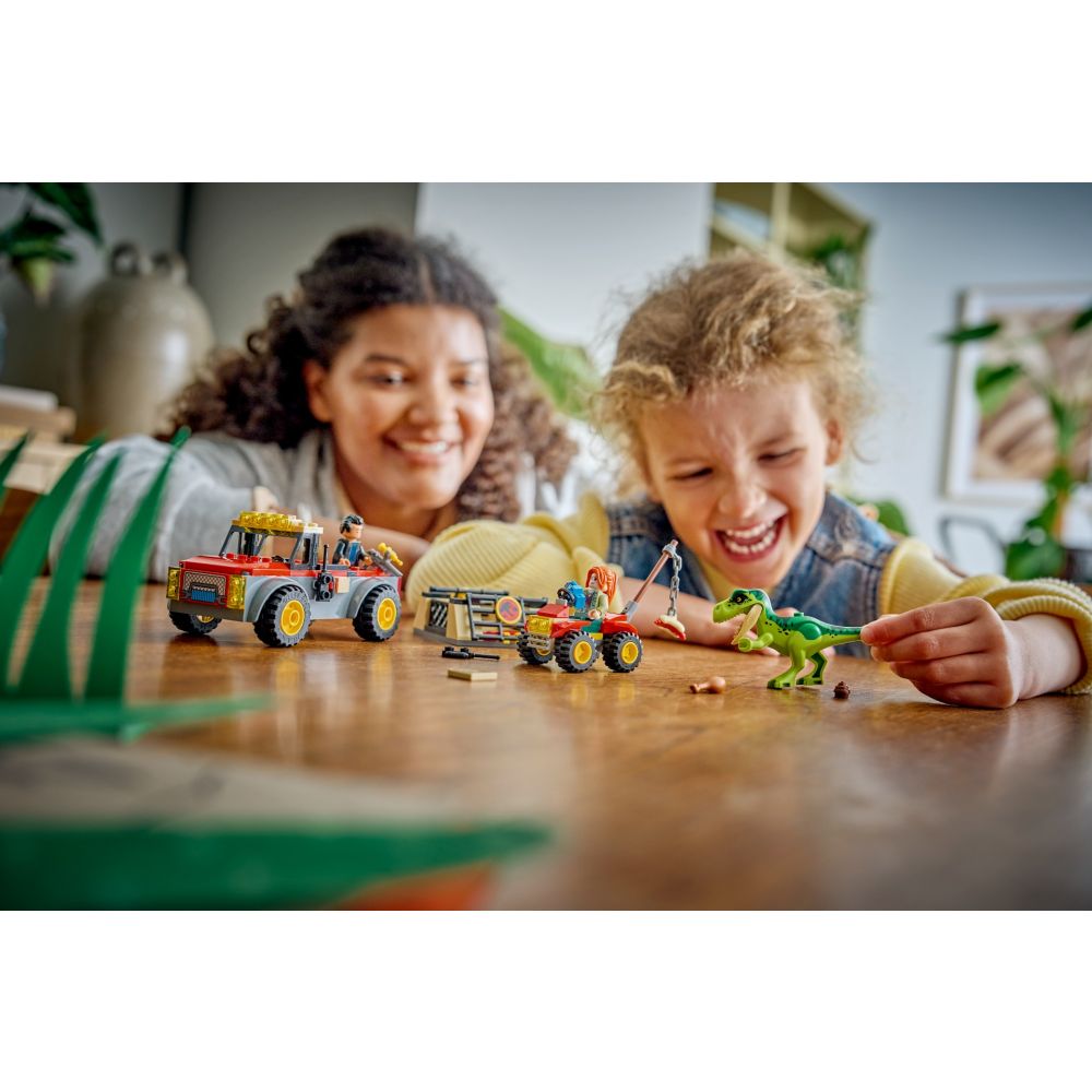 LEGO® Jurassic World - Camioneta de transport pentru un tanar T. Rex (77978)