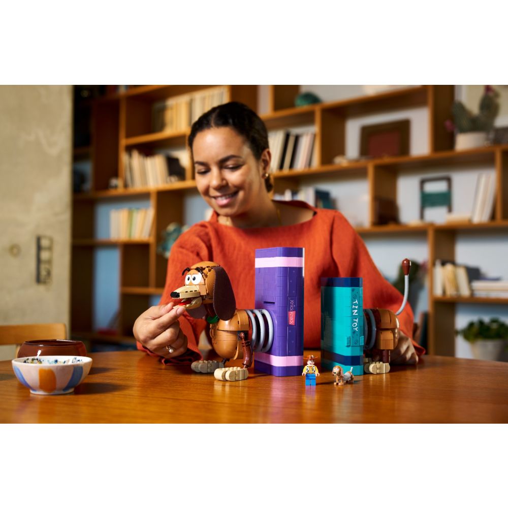 LEGO® Disney Pixar - Opritoare de carti Cainele Slinky din Povestea jucariilor (43301)