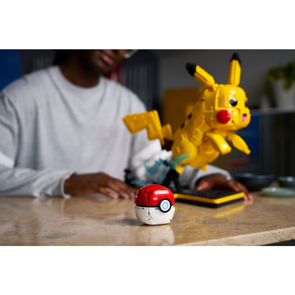 LEGO® Pokémon - Pikachu si Poké Ball (72152)