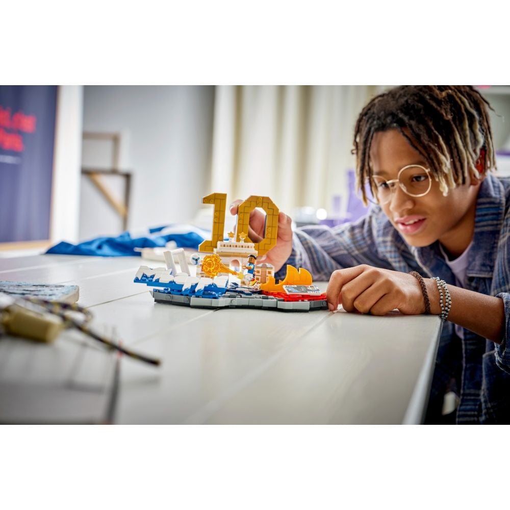 LEGO® Editions - Kylian Mbappe - Momente importante din fotbal (43013)