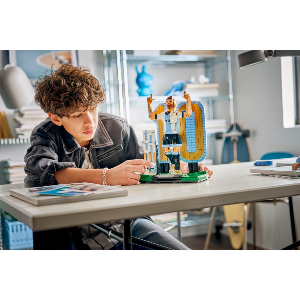 LEGO® Editions - Lionel Messi - Legenda a fotbalului (43015)