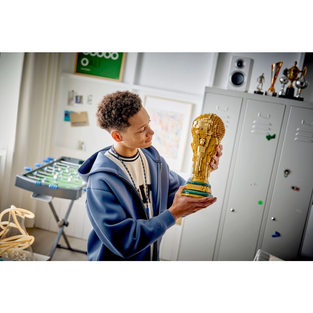 LEGO® Editions - Trofeul oficial al Cupei Mondiale FIFA (43020)