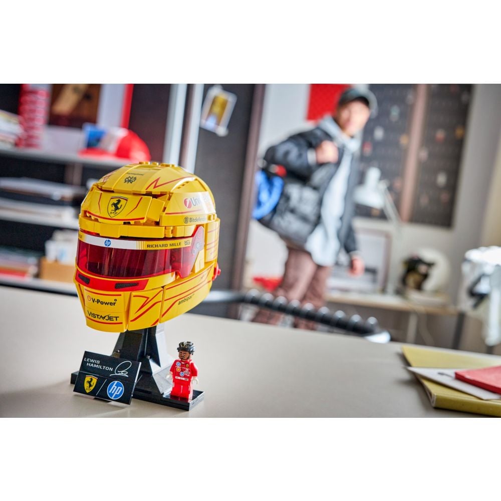 LEGO® Editions - Casca lui Lewis Hamilton Scuderia Ferrari HP (43022)